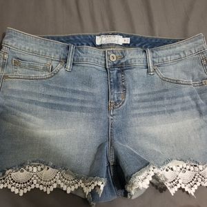 Jean shorts with Lace accent